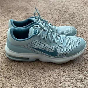 Nike Air Max Advantage Sneakers